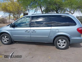 2005 Dodge Caravan SXT with VIN 2D4GP44L75R193138, listed as a IAAI auction lot 42073429 with 206,915 mi miles and . Bid and sale history available at DreamBid. Image 14.