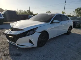 2021 Hyundai Elantra SEL z VIN 5NPLM4AG8MH021997, wystawiony jako Copart lot #52578075 z przebiegiem 28 303 mil mil oraz Szkoda całkowita • Salvage title. Historia ofert i sprzedaży dostępna na DreamBid. Obrazek 1.