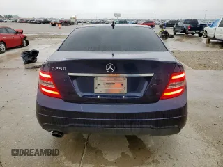 2013 Mercedes-Benz C 250 Sport z VIN WDDGF4HB8DR267579, wystawiony jako Copart lot #55160775 z przebiegiem 82 522 mil mil oraz Szkoda całkowita • Salvage title. Historia ofert i sprzedaży dostępna na DreamBid. Obrazek 6.