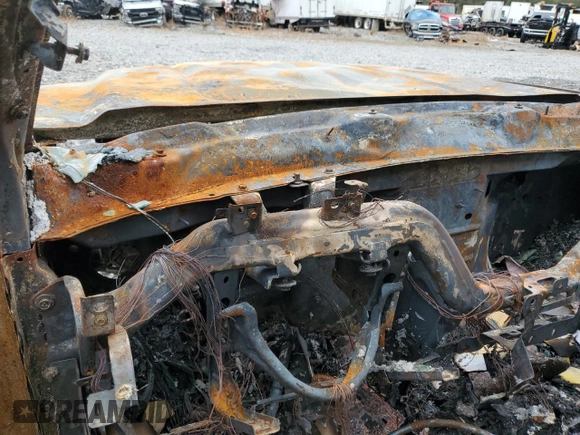 2015 GMC Sierra 3500HD Denali z VIN 1GT424E85FF133280, wystawiony jako Copart lot #79125844 z przebiegiem Nie podano mil oraz Nie do naprawy • Non repairable. Historia ofert i sprzedaży dostępna na DreamBid. Obrazek 9.