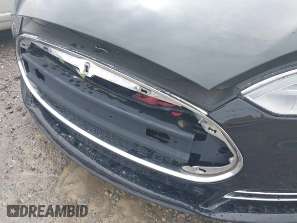 2013 Tesla Model S с VIN 5YJSA1DG7DFP26402, выставлен на аукционе IAAI как лот 42195726 с пробегом 100 890 миль миль и . История ставок и продаж доступна на DreamBid. Изображение 6.