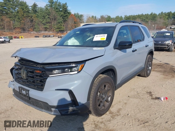 2024 Honda Pilot TrailSport with VIN 5FNYG1H62RB018754, listed as a IAAI auction lot 40769098 with 12,064 mi miles. Bid and sale history available at carsss.com. Image 17.