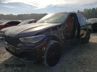 2022 BMW X6 xDrive40i z VIN 5UXCY6C08N9L22942, wystawiony jako Copart lot #64176732 z przebiegiem 21 538 mil mil oraz . Historia ofert i sprzedaży dostępna na DreamBid. Obrazek 2.