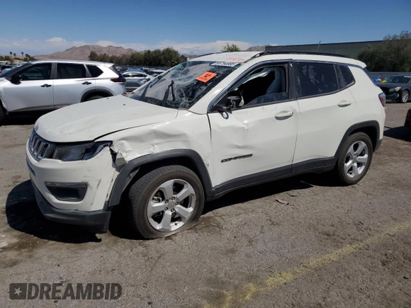 2020 Jeep Compass Latitude z VIN 3C4NJCBB6LT141472, wystawiony jako Copart lot #55794985 z przebiegiem Nie podano mil oraz Szkoda całkowita • Salvage title. Historia ofert i sprzedaży dostępna na DreamBid. Obrazek 1.