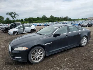 2013 Jaguar XJ z VIN SAJWJ1CD8D8V52463, wystawiony jako Copart lot #61772115 z przebiegiem 123 899 mil mil oraz Czysty tytuł • Clean title. Historia ofert i sprzedaży dostępna na DreamBid. Obrazek 1.
