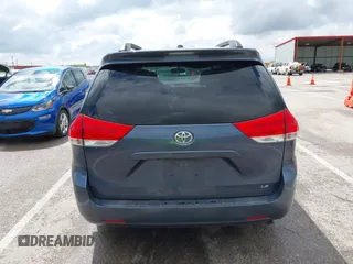 2013 Toyota Sienna LE AAS z VIN 5TDKK3DC5DS378455, wystawiony jako IAAI lot #42236993 z przebiegiem 115 760 mil mil oraz . Historia ofert i sprzedaży dostępna na DreamBid. Obrazek 16.