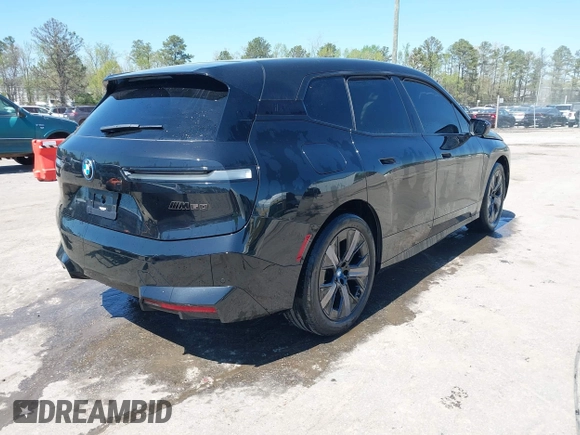 2024 BMW iX M60 z VIN WB533CF06RCN40621, wystawiony jako IAAI lot #42005612 z przebiegiem 11 051 mil mil oraz . Historia ofert i sprzedaży dostępna na DreamBid. Obrazek 4.