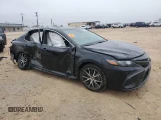 2022 Toyota Camry SE with VIN 4T1G11AK4NU621285, listed as a Copart auction lot 42972115 with 51,541 mi miles and Salvage Title. Bid and sale history available at carsss.com. Image 4.