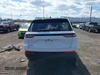 2023 Jeep Grand Cherokee Laredo z VIN 1C4RJHAG9PC640845, wystawiony jako IAAI lot #41991471 z przebiegiem 48 653 mil mil oraz . Historia ofert i sprzedaży dostępna na DreamBid. Obrazek 17.