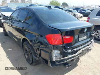 2013 BMW 3 Series 328i с VIN WBA3A5C50DF356589, выставлен на аукционе IAAI как лот 42093871 с пробегом Не указан миль и . История ставок и продаж доступна на DreamBid. Изображение 3.