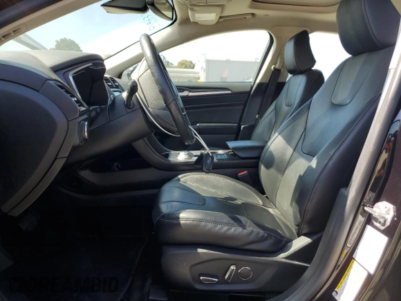 2020 Ford Fusion Titanium z VIN 3FA6P0RU3LR231920, wystawiony jako Copart lot #61643035 z przebiegiem 55 855 mil mil oraz Szkoda całkowita • Salvage title. Historia ofert i sprzedaży dostępna na DreamBid. Obrazek 7.