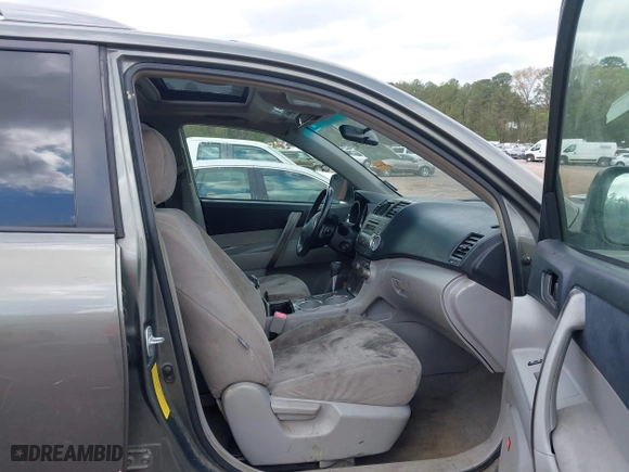 2008 Toyota Highlander Sport with VIN JTEDS43A382025333, listed as a IAAI auction lot 41895170 with 375,334 mi miles. Bid and sale history available at carsss.com. Image 5.