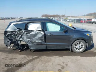 2018 Ford Escape SE z VIN 1FMCU9GD6JUD55937, wystawiony jako IAAI lot #41898592 z przebiegiem 37 800 mil mil oraz . Historia ofert i sprzedaży dostępna na DreamBid. Obrazek 14.