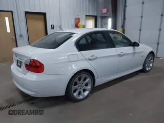 2006 BMW 3 Series 330xi with VIN WBAVD33546KL51295, listed as a IAAI auction lot 41742575 with 164,434 mi miles. Bid and sale history available at carsss.com. Image 4.