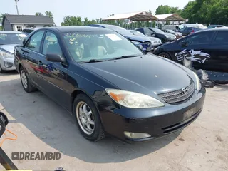 2003 Toyota Camry LE z VIN 4T1BE30KX3U197331, wystawiony jako IAAI lot #42298164 z przebiegiem 248 008 mil mil oraz . Historia ofert i sprzedaży dostępna na DreamBid. Obrazek 1.