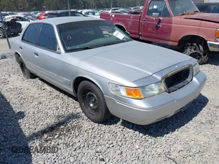 2001 Mercury Grand Marquis GS z VIN 2MEFM74W71X671429, wystawiony jako IAAI lot #41684570 z przebiegiem 155 334 mil mil oraz . Historia ofert i sprzedaży dostępna na DreamBid. Obrazek 1.