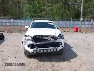 2017 Toyota Tacoma SR5 z VIN 3TMAZ5CN8HM045727, wystawiony jako IAAI lot #41962213 z przebiegiem 88 042 mil mil oraz . Historia ofert i sprzedaży dostępna na DreamBid. Obrazek 6.
