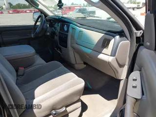 2002 Dodge 1500 z VIN 3D7HA18N62G174150, wystawiony jako IAAI lot #42190228 z przebiegiem 159 047 mil mil oraz . Historia ofert i sprzedaży dostępna na DreamBid. Obrazek 5.