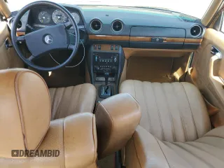 1982 Mercedes-Benz 300 with VIN WDBAB33A5CB001849, listed as a Copart auction lot 72214714 with 202,259 mi miles and Salvage Title. Bid and sale history available at carsss.com. Image 8.
