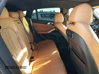 2021 BMW X6 sDrive40i z VIN 5UXCY4C01M9E24444, wystawiony jako Copart lot #79725094 z przebiegiem 119 066 mil mil oraz Czysty tytuł • Clean title. Historia ofert i sprzedaży dostępna na DreamBid. Obrazek 10.