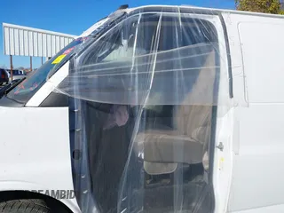 2021 Chevrolet City Express Cargo z VIN 1GCZGGF70M1144857, wystawiony jako IAAI lot #41474258 z przebiegiem 155 494 mil mil oraz . Historia ofert i sprzedaży dostępna na DreamBid. Obrazek 13.