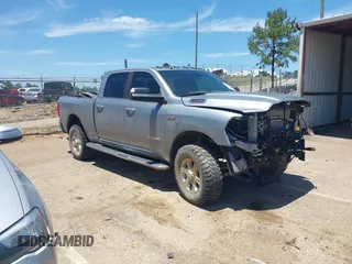 2021 Ram 2500 Big Horn z VIN 3C6UR5DJ9MG590554, wystawiony jako IAAI lot #42311382 z przebiegiem 62 126 mil mil oraz . Historia ofert i sprzedaży dostępna na DreamBid. Obrazek 1.