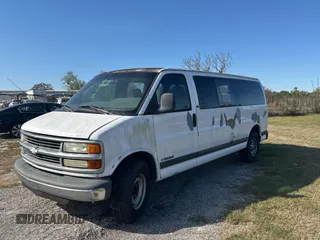 2002 Chevrolet Express with VIN 1GAHG39R921243538, listed as a Copart auction lot 88987585 with 512,936 mi miles and Clean Title. Bid and sale history available at carsss.com. Image 2.