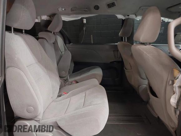 2020 Toyota Sienna LE Auto Access Seat with VIN 5TDKZ3DC5LS048096, listed as a IAAI auction lot 41821689 with 39,158 mi miles. Bid and sale history available at carsss.com. Image 8.