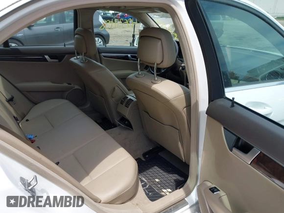 2013 Mercedes-Benz C 300 Sport с VIN WDDGF8AB1DA793939, выставлен на аукционе IAAI как лот 42537158 с пробегом 211 600 миль миль и . История ставок и продаж доступна на DreamBid. Изображение 8.