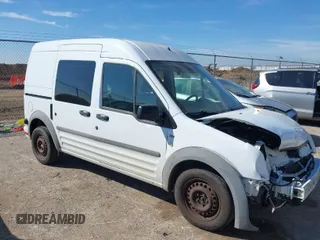 2013 Ford Transit Connect XLT z VIN NM0LS6BN7DT150756, wystawiony jako IAAI lot #41650739 z przebiegiem 272 115 mil mil oraz . Historia ofert i sprzedaży dostępna na DreamBid. Obrazek 1.