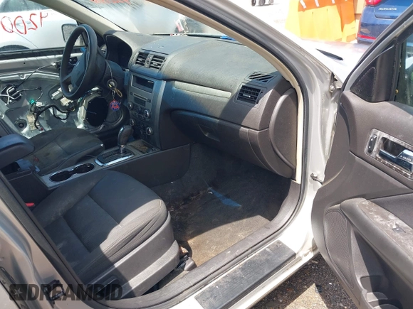 2010 Ford Fusion SE with VIN 3FAHP0HA7AR396107, listed as a IAAI auction lot 42005189 with 1 mi miles. Bid and sale history available at carsss.com. Image 5.