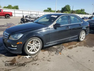 2013 Mercedes-Benz C 300 Sport z VIN WDDGF8AB7DR245588, wystawiony jako Copart lot #58091295 z przebiegiem 90 242 mil mil oraz Szkoda całkowita • Salvage title. Historia ofert i sprzedaży dostępna na DreamBid. Obrazek 1.