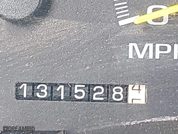 1998 GMC Suburban with VIN 1GKGK26J4WJ734958, listed as a IAAI auction lot 41878070 with 131,528 mi miles. Bid and sale history available at carsss.com. Image 15.