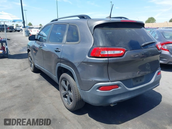 2018 Jeep Cherokee Latitude Tech Connect z VIN 1C4PJLCB8JD568422, wystawiony jako IAAI lot #42076237 z przebiegiem 88 382 mil mil oraz . Historia ofert i sprzedaży dostępna na DreamBid. Obrazek 3.