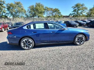 2024 BMW i5 eDrive40 z VIN WBY33FK05RCR56573, wystawiony jako Copart lot #76009714 z przebiegiem 241 mil mil oraz Szkody całkowita. Historia ofert i sprzedaży dostępna na DreamBid. Obrazek 15.