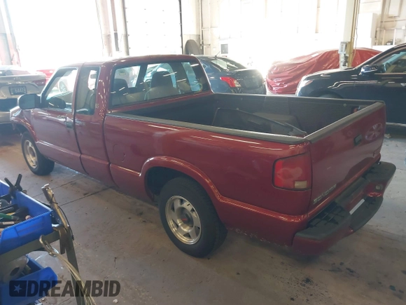 2000 GMC Sonoma SLS with VIN 1GTCS1946Y8171643, listed as a IAAI auction lot 41436352 with 139,815 mi miles. Bid and sale history available at carsss.com. Image 3.