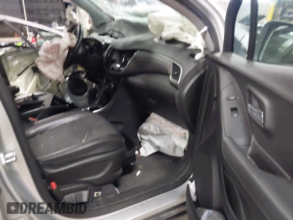 2019 Chevrolet Trax LT with VIN 3GNCJPSB8KL294102, listed as a IAAI auction lot 41431369 with Not Provided miles. Bid and sale history available at carsss.com. Image 5.