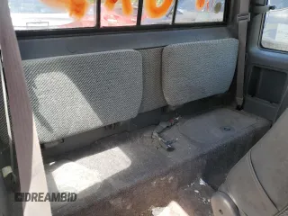 1992 Toyota Pickup DLX z VIN JT4RN93P4N5064218, wystawiony jako Copart lot #58095635 z przebiegiem 256 271 mil mil oraz Tytuł czysty. Historia ofert i sprzedaży dostępna na DreamBid. Obrazek 11.