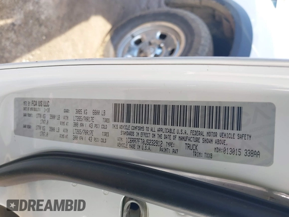 2018 Ram 1500 Express z VIN 1C6RR7FT0JS232912, wystawiony jako IAAI lot #41876834 z przebiegiem 137 642 mil mil oraz . Historia ofert i sprzedaży dostępna na DreamBid. Obrazek 9.