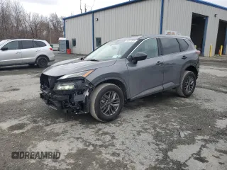 2025 Nissan Rogue S z VIN 5N1BT3AB0SC790995, wystawiony jako Copart lot #48211515 z przebiegiem 260 mil mil oraz Szkoda całkowita • Salvage title. Historia ofert i sprzedaży dostępna na DreamBid. Obrazek 1.