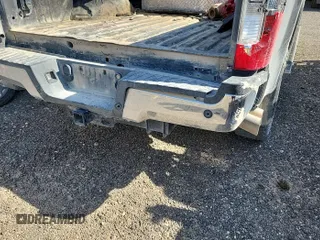 2019 Ford F-250 XL z VIN 1FT7W2BT1KEC50451, wystawiony jako IAAI lot #42504544 z przebiegiem 175 505 mil mil oraz . Historia ofert i sprzedaży dostępna na DreamBid. Obrazek 7.