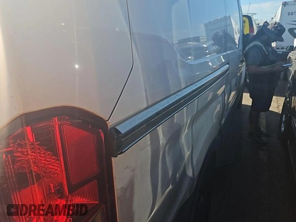 2019 Ford Transit z VIN 1FTYR1YM5KKB83053, wystawiony jako IAAI lot #42854173 z przebiegiem 196 257 mil mil oraz . Historia ofert i sprzedaży dostępna na DreamBid. Obrazek 14.