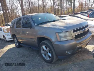 2008 Chevrolet Tahoe 3LT z VIN 1GNFC13088R177008, wystawiony jako IAAI lot #41703802 z przebiegiem 279 975 mil mil oraz . Historia ofert i sprzedaży dostępna na DreamBid. Obrazek 1.