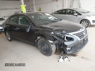2014 Nissan Altima 2.5 S with VIN 1N4AL3AP2EC903738, listed as a IAAI auction lot 42000173 with 184,410 mi miles. Bid and sale history available at carsss.com. Image 1.
