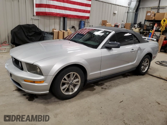 2005 Ford Mustang Deluxe with VIN 1ZVFT84N155208479, listed as a Copart auction lot 43827665 with 139,599 mi miles and Clean title. Bid and sale history available at DreamBid. Image 1.