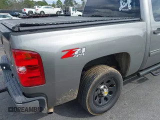2009 Chevrolet Silverado 1500 LT with VIN 3GCEK23369G106088, listed as a IAAI auction lot 41699535 with 270,526 mi miles and . Bid and sale history available at DreamBid. Image 17.