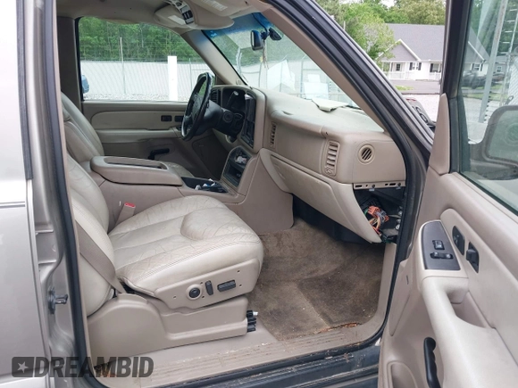 2003 Chevrolet Suburban LT z VIN 1GNEC16Z13J140136, wystawiony jako IAAI lot #42142827 z przebiegiem 252 698 mil mil oraz . Historia ofert i sprzedaży dostępna na DreamBid. Obrazek 5.