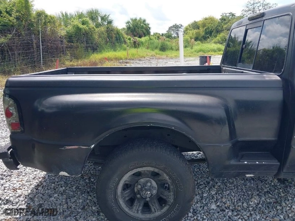 2000 Ford Ranger XL with VIN 1FTYR14V8YTA68917, listed as a IAAI auction lot 40342381 with 143,236 mi miles. Bid and sale history available at carsss.com. Image 14.