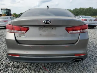 2018 Kia Optima LX z VIN 5XXGT4L30JG263799, wystawiony jako Copart lot #55140215 z przebiegiem 41 982 mil mil oraz Szkoda całkowita • Salvage title. Historia ofert i sprzedaży dostępna na DreamBid. Obrazek 6.