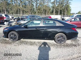 2022 Hyundai Elantra SEL z VIN 5NPLS4AG6NH060109, wystawiony jako IAAI lot #42227757 z przebiegiem 17 586 mil mil oraz . Historia ofert i sprzedaży dostępna na DreamBid. Obrazek 14.